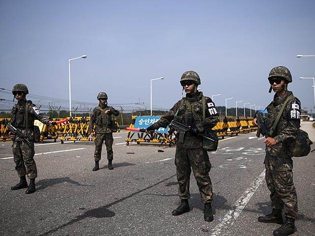 Президент Республики Корея Пак Кын Хе заявила, что Сеул не прекратит пропагандистское вещание с помощью громкоговорителей пока Пхеньян не принесет извинения за инцидент с подрывом двух южнокорейских солдат на минах в Демилитаризованной зоне