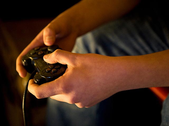 В Великобритании власти изъяли ребенка из семьи из-за увлечения родителей компьютерными играми