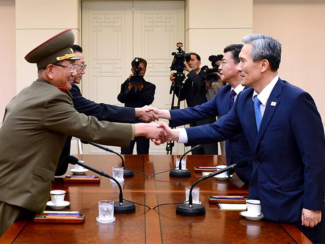 Достигнутое соглашение по урегулированию сложившегося кризиса на Корейском полуострове также предусматривает отмену Пхеньяном состояния полной боевой готовности для своих вооруженных сил