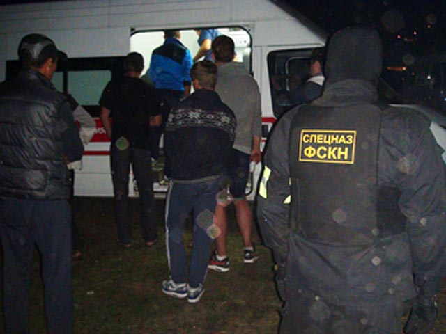 Иркутские сотрудники ФСКН сорвали вечеринку на берегу Байкала, задержав до 30 наркоманов  