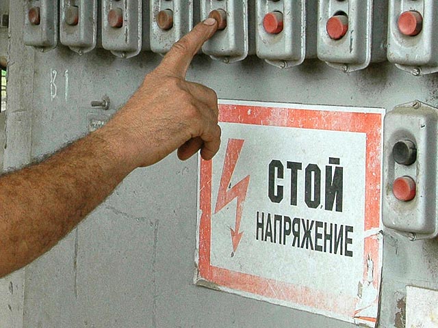 В Советском районе Новосибирска мужчина получил тяжелые ожоги, помочившись на трансформатор. Результатом возникшего короткого замыкания стало обесточивание шести домов