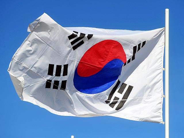 Южнокорейскому оппозиционеру пришлось уйти в отставку после того, как он похвалил главу КНДР Ким Чен Ына за достигнутое с Южной Кореей перемирие