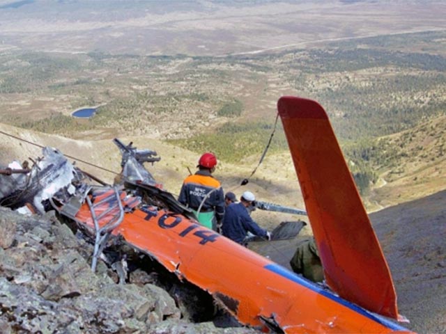 Спасатели управления МЧС по республике Тува обнаружили останки последнего, четырнадцатого, погибшего при крушении в октябре 2014 года вертолета Ми-8 авиакомпании "Тыва Авиа"