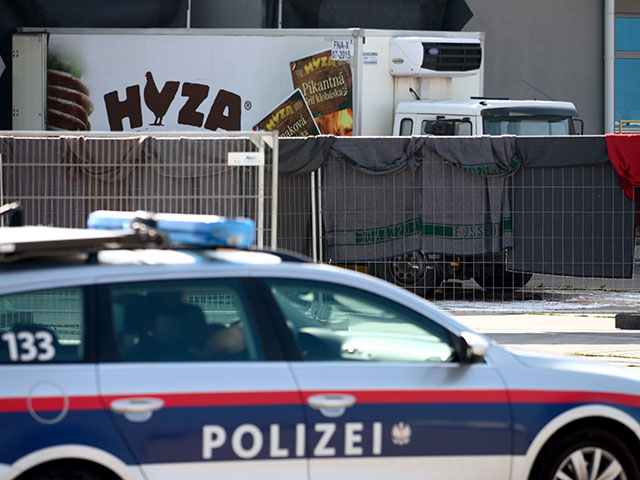 Власти Австрии арестовали трех человек по подозрению в причастности к гибели 71 беженца
