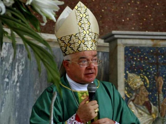 Лишенный сана польский архиепископ Йозеф Весоловски, который должен был стать первым в Ватикане подсудимым, привлеченным к ответственности за педофилию, найден мертвым