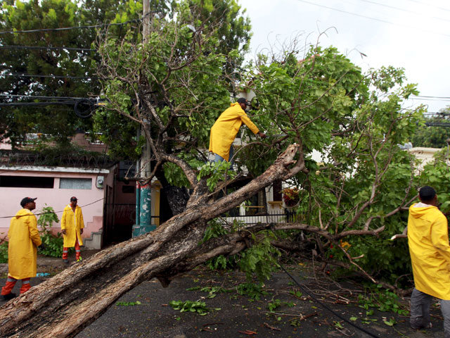 Тропический шторм "Эрика" убил до 35 человек на тропическом острове Доминика и движется на США