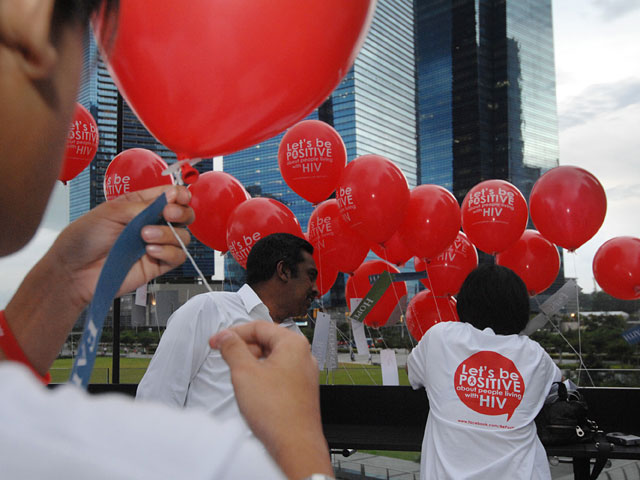 Сингапур разрешил ВИЧ-инфицированным въезжать в страну, отменив запрет, продолжавшийся два десятилетия