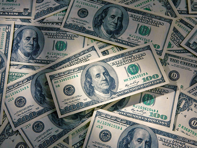 Житель Северной Калифорнии удачно вложил найденные на улице 20 долларов - купленный на эти деньги лотерейный билет принес ему выигрыш размером в миллион долларов