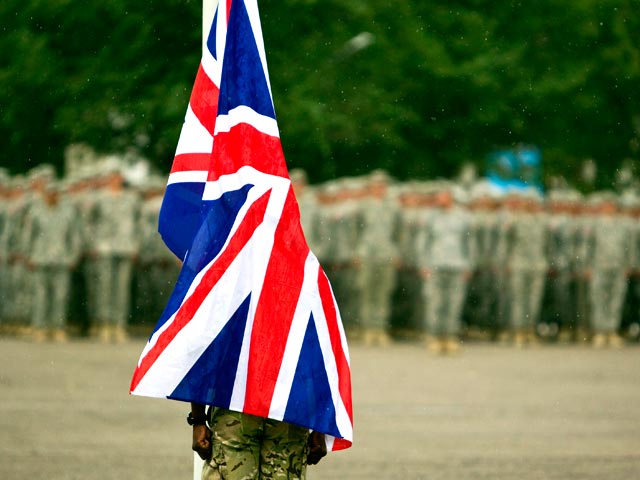 Великобритании следует на постоянной основе разместить в Восточной Европе контингент сухопутных войск, которые защитят страны Балтии и Румынию от "провокаций и агрессии" со стороны России