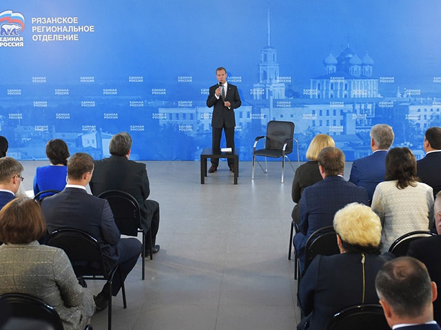 Премьер-министр Дмитрий Медведев объявил о том, что правительство не планирует вводить ограничения на поголовье скота в личных подсобных хозяйствах (ЛПХ) россиян