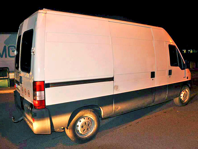 Австрийская полиция в ночь на вторник обнаружила в небольшом грузовике, следовавшем, предположительно, из Венгрии в Германию, 24 нелегальных мигранта из Афганистана