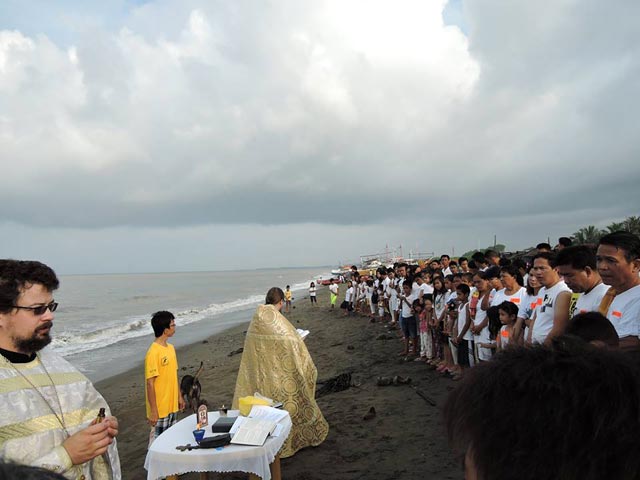На Филиппинах католическая община вместе с епископами и священниками перешла в православие