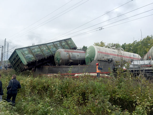 Поезд, перевозивший сжиженный газ, сошел с рельсов в Свердловской области