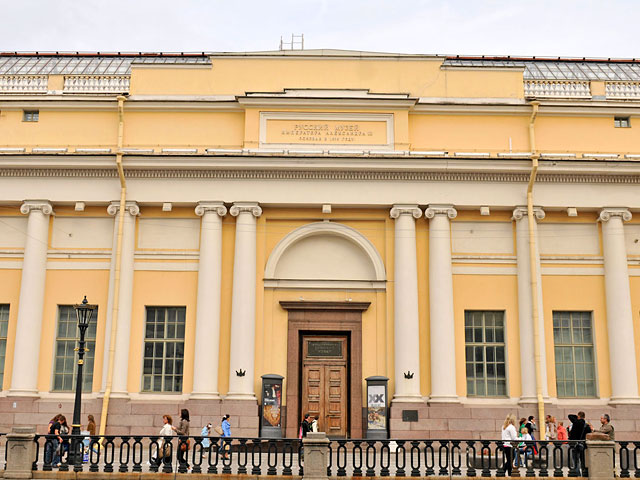 Государственный Русский музей, расположенный в Санкт-Петербурге, не получил разрешения Министерства культуры на вывоз картин Марка Шагала и других авангардистов на выставку в Швецию