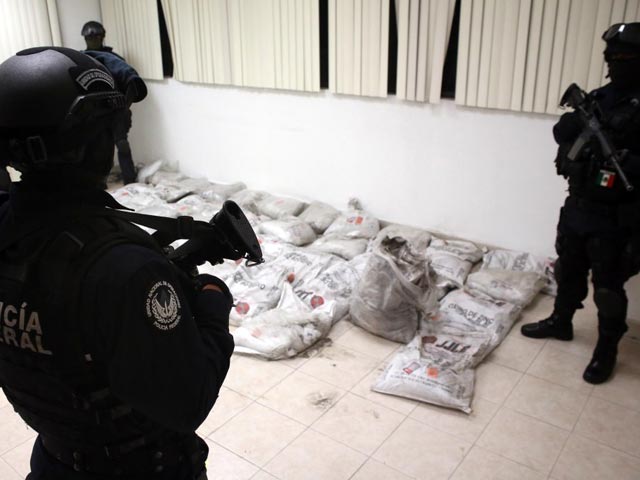 В аэропорту Мехико изъята 1 тонна "черного кокаина"
