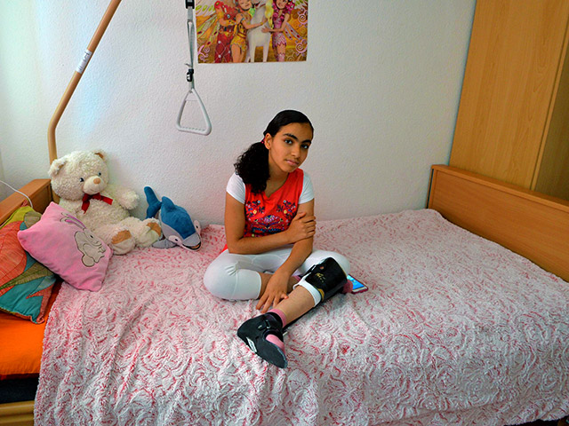 Палестинской шестикласснице-беженке, которая расплакалась после слов канцлера Германии Ангелы Меркель о том, что она может быть депортирована, продлили вид на жительство в стране до марта 2016 года