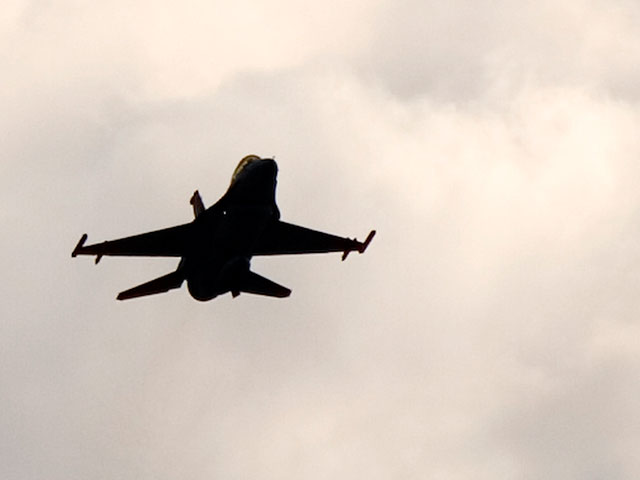 Ирак впервые применил американские истребители F-16 против боевиков "Исламского государства"