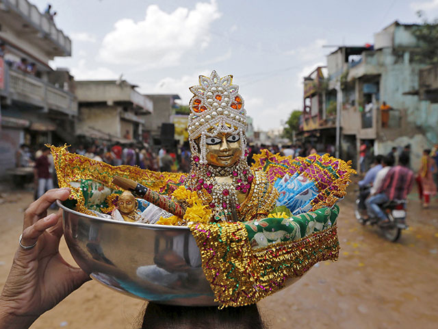Миллиард последователей индуизма встретили праздник явления Кришны