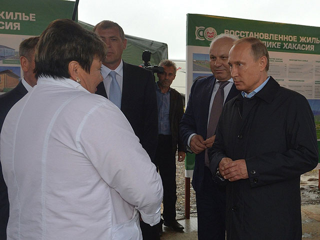 D конце прошлой недели Владимир Путин побывал в Хакасии с проверкой строительства домов для погорельце