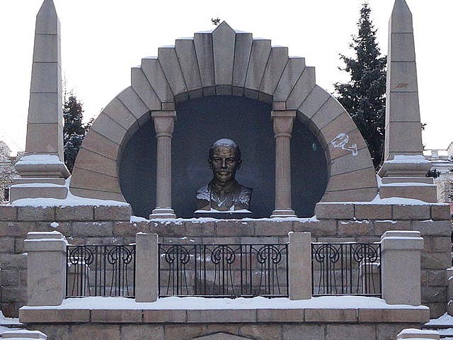 Бюст Ленина на Алом Поле в Челябинске