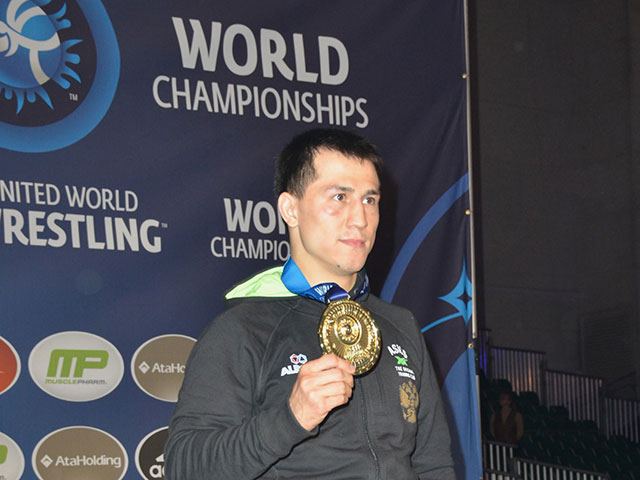 Олимпийский чемпион Роман Власов завоевал золото на чемпионате мира по спортивной борьбе в США и добыл лицензию на Игры-201