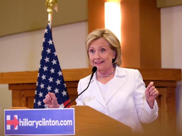 Хиллари Клинтон признала ошибкой использование частного почтового сервера в бытность главой Госдепа