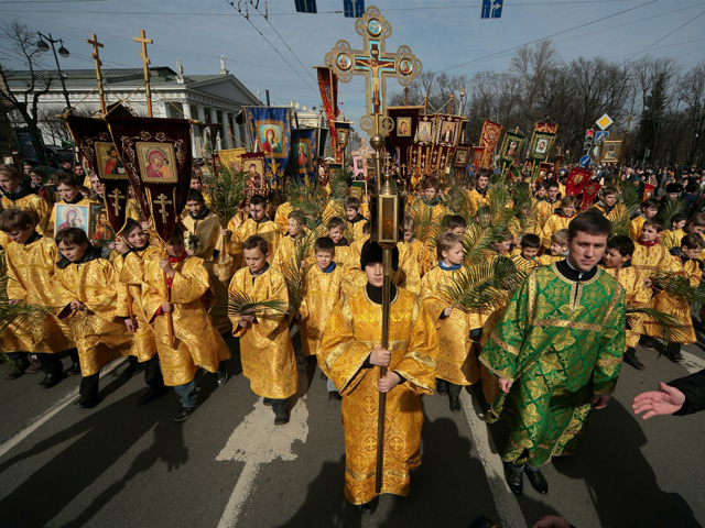В Санкт-Петербурге сотрудников центра по работе с трудными подростками обязали идти на крестный ход