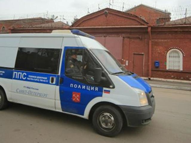 Полиция помогла петербуржцу, напоровшемуся на фалоиммитатор