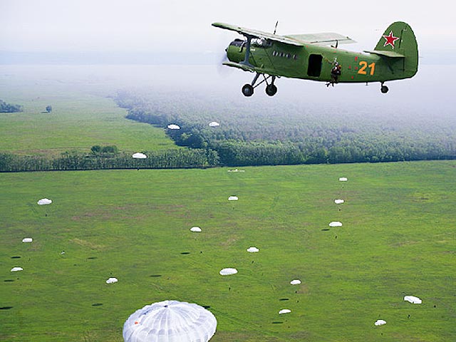 Эскадрильи самолетов Ан-2 тоже принимают участие во внезапной проверке
