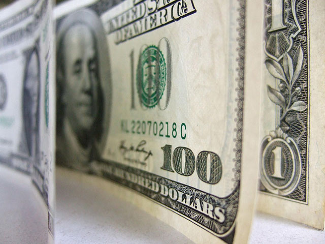 Средневзвешенный курс доллара вырос до 68,5 рубля