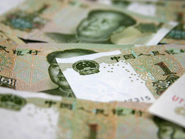 Народный банк Китая (НБК) понизил справочный курс юаня на 0,22%, опустив его до отметки 6,3772 юаня за доллар, что является худшим показателем за последний месяц