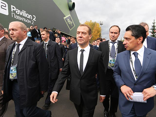 Премьер-министр РФ Дмитрий Медведев посетил выставку Russia Arms Expo 2015 (RAE 2015)