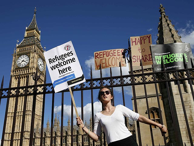 Десятки тысяч человек в Лондоне вышли на марш "Солидарности с беженцами"