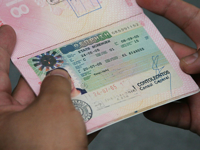 Ассоциация туроператоров России (АТОР) предупредила о вероятном снижении спроса на шенгенские визы на 10-15% в связи с введением обязательной процедуры сбора отпечатков пальцев в визовых центрах