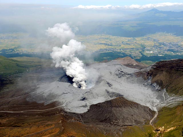 В Японии проснулся крупнейший в стране вулкан Асо, расположенный на острове Кюсю (префектура Кумамото)