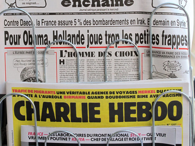 Французский еженедельный сатирический журнал Charlie Hebdo скова оказался в центре скандала: многих возмутили карикатуры с изображением погибшего сирийского мальчика, чей образ стал своеобразным символом проблем беженцев, стремящихся в Европу