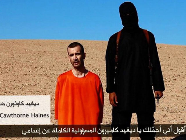 Лиза часами просматривала ролики на YouТube, в которых боевики "Исламского государства" убивают заложников, в частности похищенных британских волонтеров Дэвида Хэйнса и Алана Хеннинга