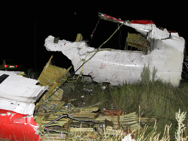Жители территорий, подчиняющихся руководству самопровозглашенной Донецкой народной республики, передали Генпрокуратуре ДНР 2,5 тысячи фрагментов малайзийского Boeing, рухнувшего в июле 2014 года