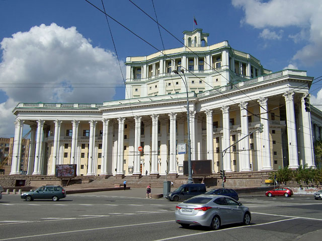 В Минобороны вынашивают идею устроить аллею звезд у здания Центрального академического театра Российской армии