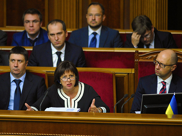 Верховная Рада Украины конституционным большинством (более чем 300 голосами при необходимом минимуме 226 голосов) поддержала пакет из четырех законопроектов о реструктуризации части государственного долга