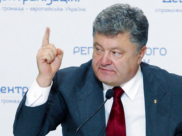 Президент Украины Петр Порошенко в пятницу, 18 сентября, подписал указ, который вводит в действие решение Совета национальной безопасности и обороны (СНБО) об исключении из санкционного списка шести представителей европейских СМИ