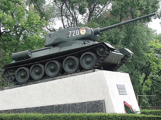 Мэр второго по величине в Молдавии города Бельцы Ренато Усатый отклонил инициативу центральных властей демонтировать памятник с легендарным танком T-34 с центральной площади