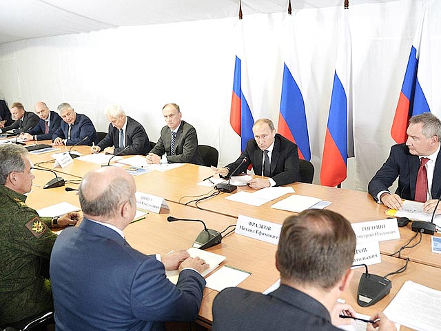 Президент Владимир Путин в субботу провел в Оренбургской области заседание военно-промышленной комиссии. Он оценил потенциал предприятий ОПК, ориентировав отрасль на собственное производство сложных компонентов военной техники