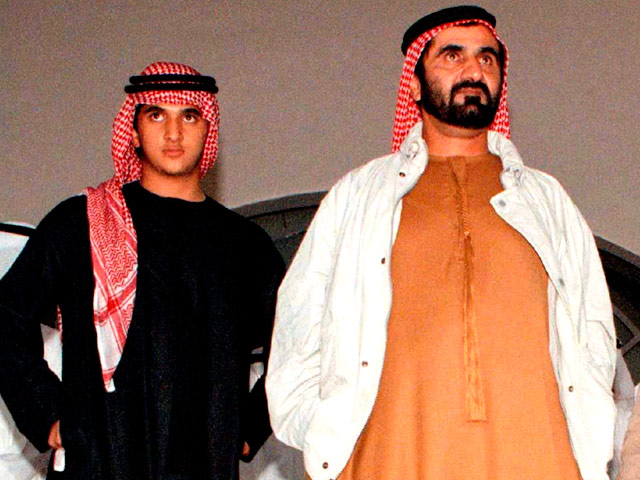 Шейх Рашид бен Мухаммед Аль Мактум( на фото - слева), старший сын правителя Дубая и премьер-министра Объединенных Арабских Эмиратов (ОАЭ) Мухаммеда бен Рашида Аль Мактума, скончался от сердечного приступа в возрасте 34 лет