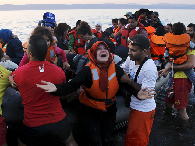 В результате около 20 спасательных операций у берегов Ливии были спасены почти 4,7 тысячи мигрантов, которые пытались переплыть Средиземное море на резиновых лодках