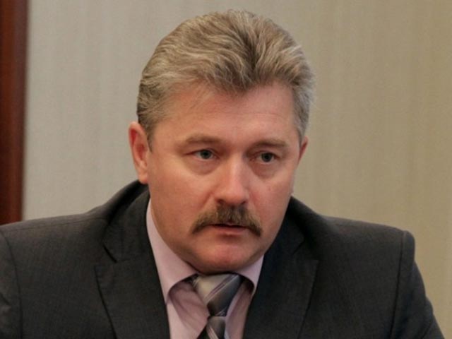 Мэр города Юрий Кривов заявил, что обращение о согласовании от КПРФ не поступало. Он пообещал, что если установка производилась с нарушениями, то чиновники примут меры "в соответствии с законодательством
