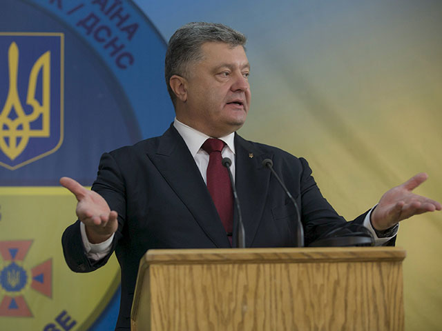 Президент Украины Петр Порошенко заявил о важности сотрудничества Киева с НАТО и пообещал продемонстрировать доказательства участия Вооруженных сил РФ в событиях на Донбассе