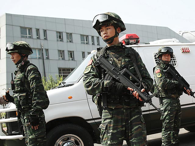 Новое ЧП произошло в неспокойном Синьцзян-Уйгурском автономном районе Китая. Группа неизвестных напала на угольную шахту "Соган" в округе Аксу. В результате инцидента "убиты или ранены 40 человек", погибли пятеро полицейских