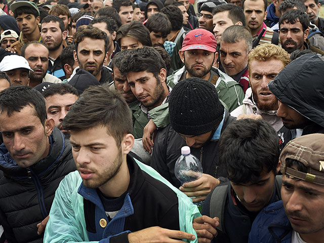 Первая группа сирийских беженцев прибыла в Великобританию