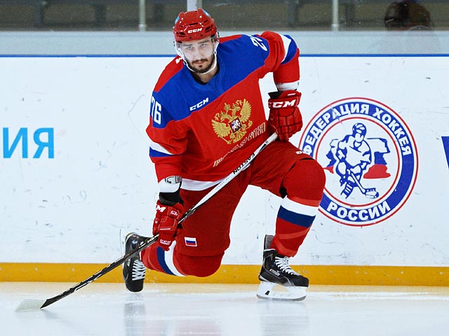Хоккеист Войнов провел первую тренировку после возвращения в Россию